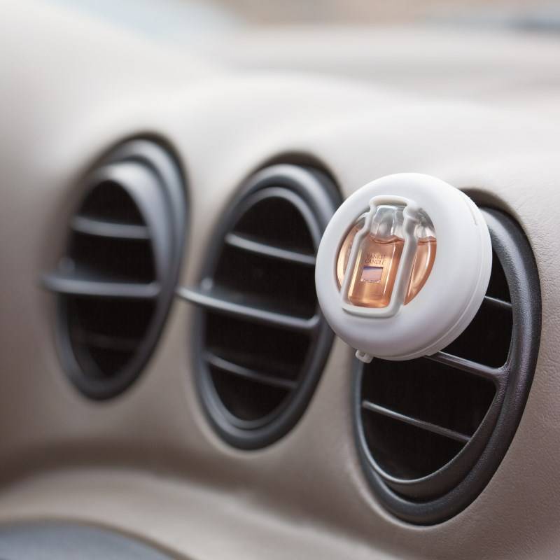 https://www.candle-and-design.de/4901-thickbox_default/new-car-scent-vent-clip-yankee-candle-autoduft.jpg